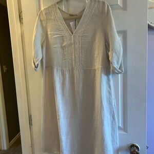 Pure linen v neck made in Italy dress 
NWT